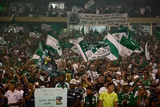  Погром в Колумбия! Фенове нахлуха на терена </div>

</article>
<style>
.youtube{
  width:100%;height:500px;
}
@media only screen and (max-width: 600px) {
.youtube {
    height:250px;
  }
}
</style>
<div style=