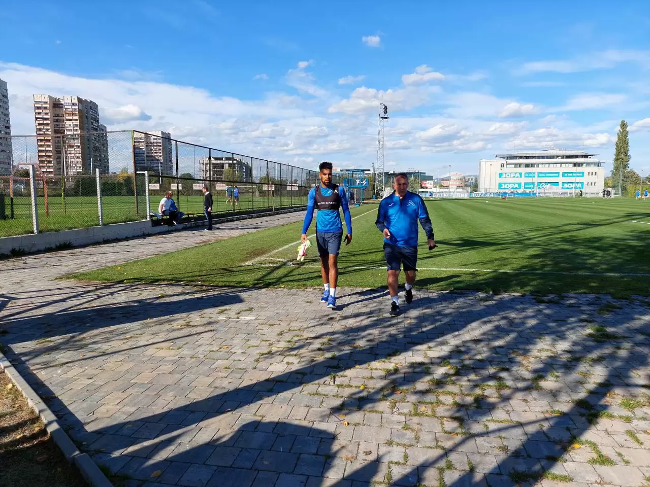 Каре пак тренира с Левски, Сонко извади бутонките 