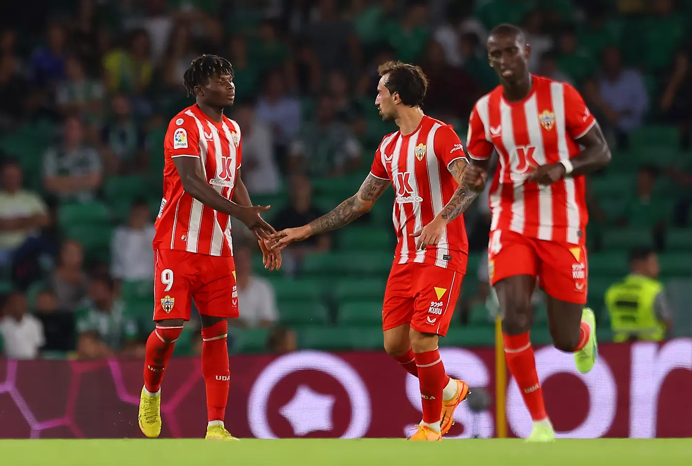 Два гола за пет минути донесоха победата на Бетис срещу Алмерия (ВИДЕО)