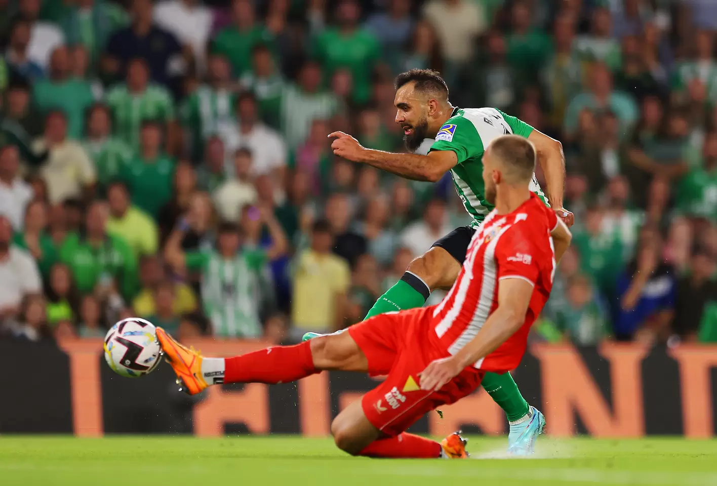 Два гола за пет минути донесоха победата на Бетис срещу Алмерия (ВИДЕО)