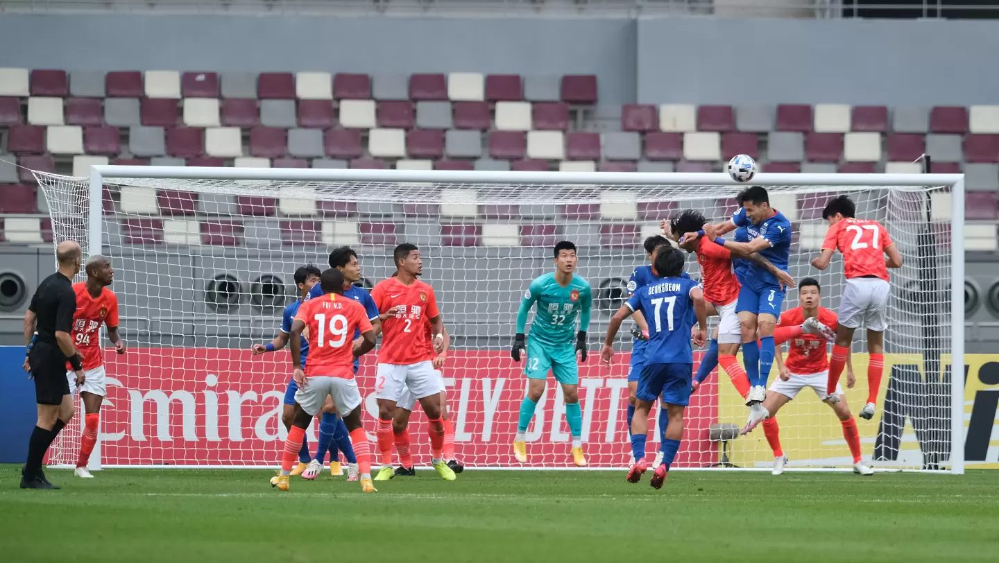Китайският клуб, който похарчи милиони за звезди, изпадна във втора дивизия