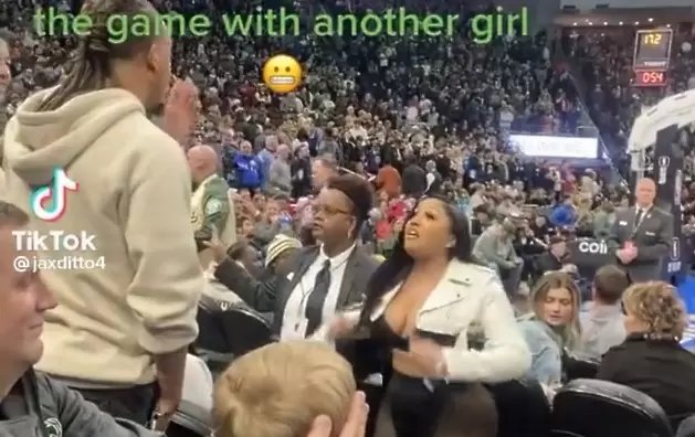 Страшно шоу – жена хвана гаджето си с друга на мач от NBA (ВИДЕО)