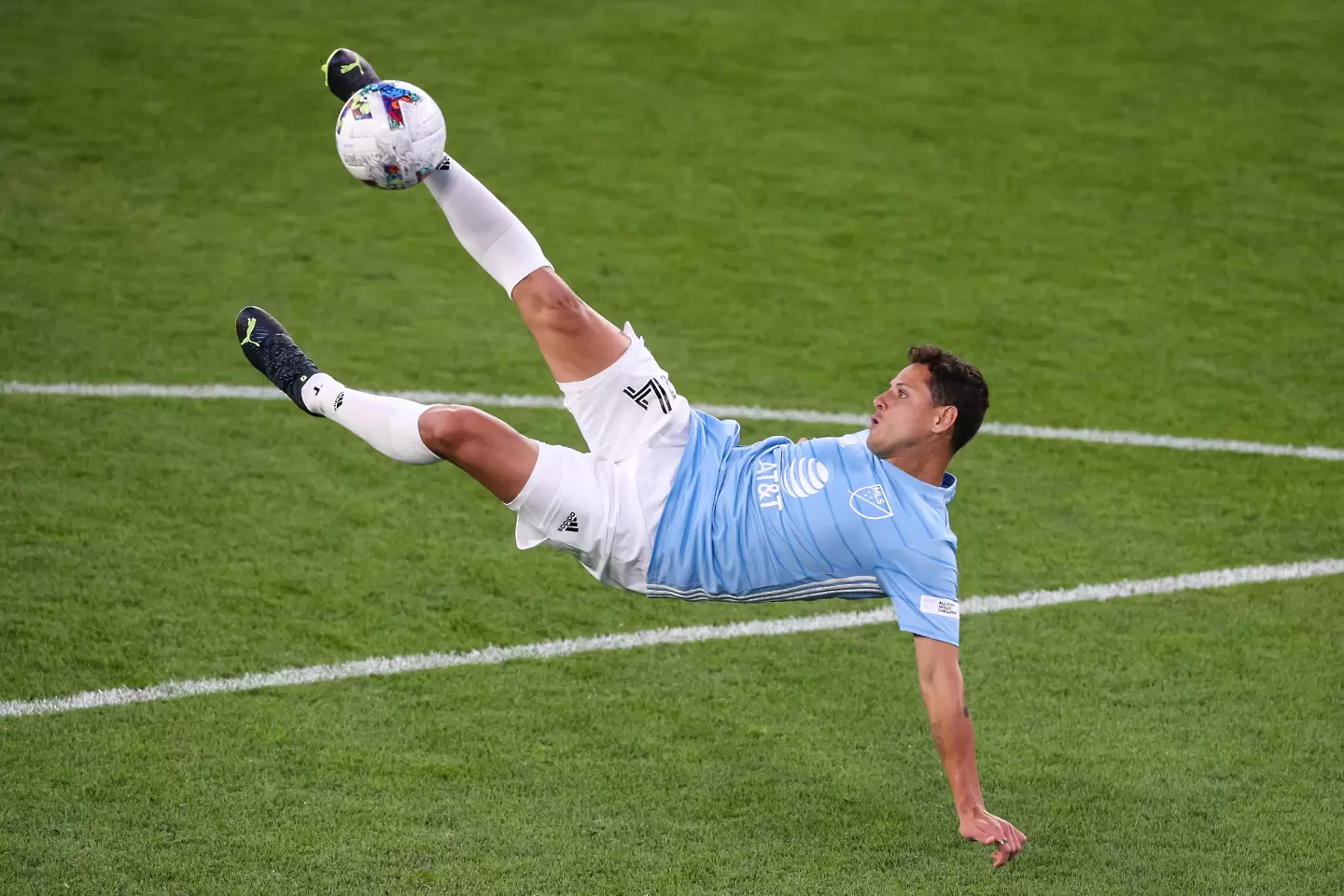 Най-страшната контузия във футбола застигна Чичарито