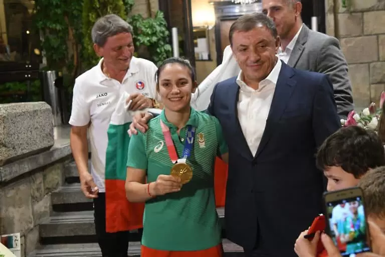 Олимпийската медалистка Ивет Горанова се сбогува с Алексей Петров
