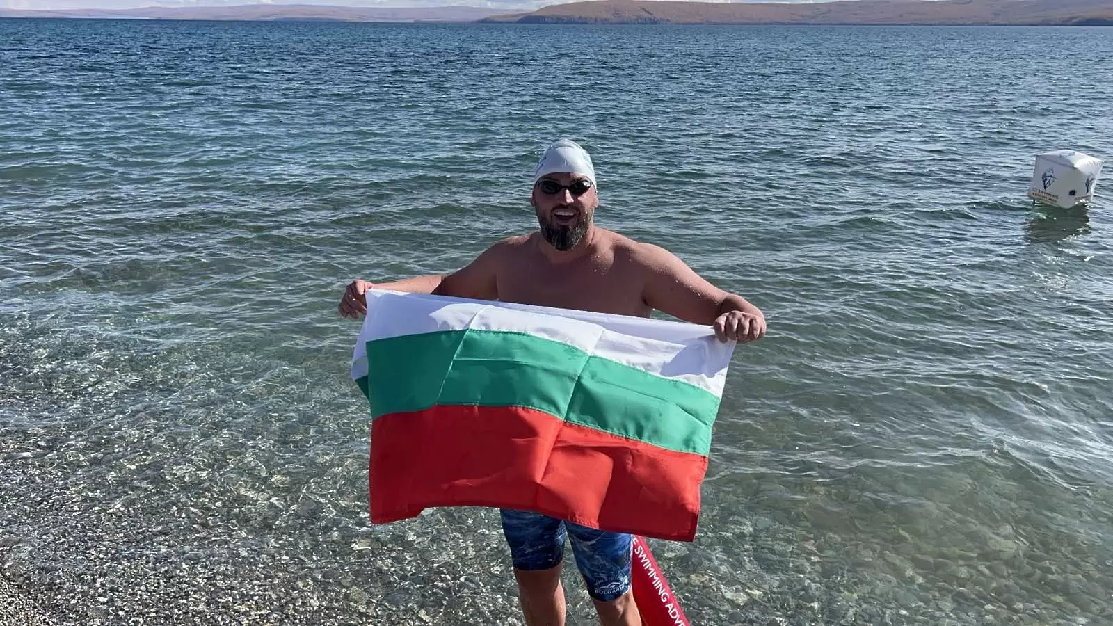 Петър Стойчев спечели историческото първо плуване в езерото Хьовсгьол