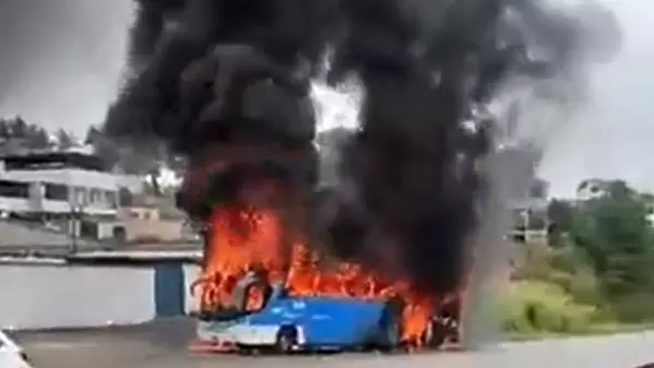 Автобус с 14-годишни се запали в Бразилия (ВИДЕО)
