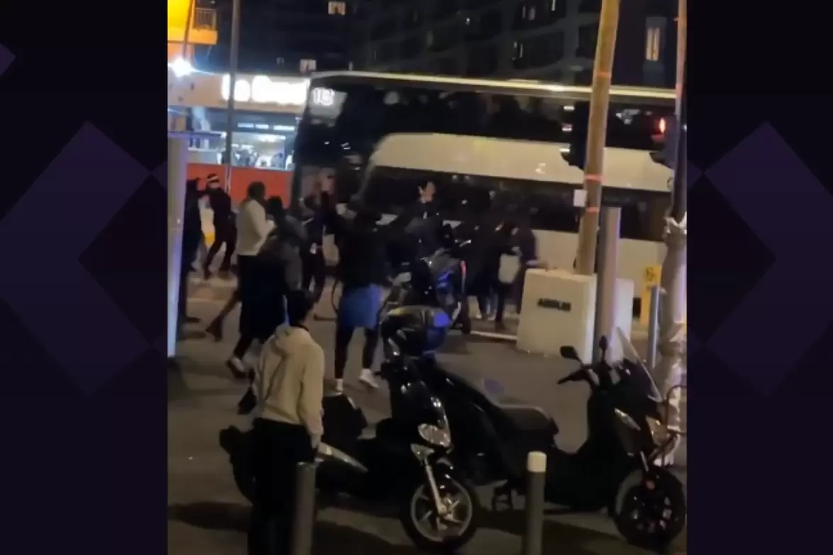 Появиха се смущаващи кадри от атаката по автобуса на Лион (ВИДЕО)