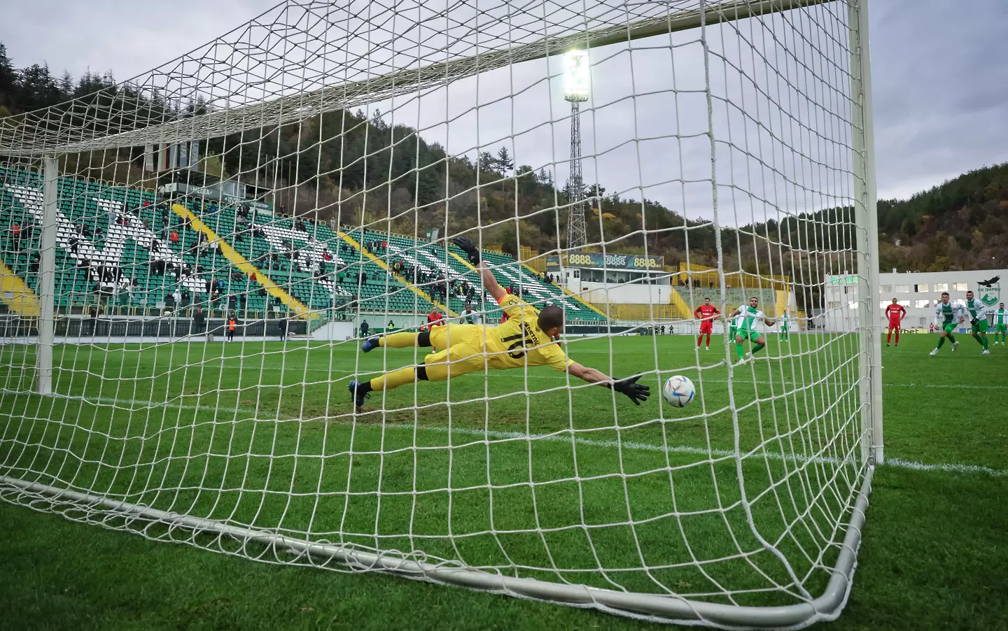 Три победи с продължения и една с дузпи за SESAME Купа на България