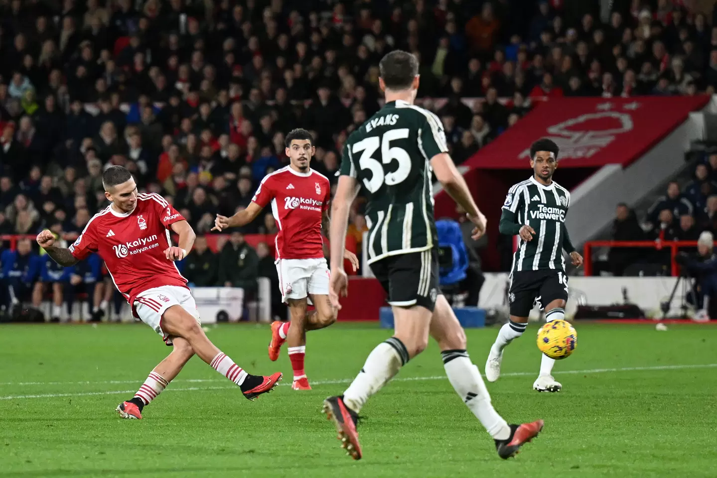 Дотук с коледните чудеса – Нотингам върна Ман Юнайтед към мъките