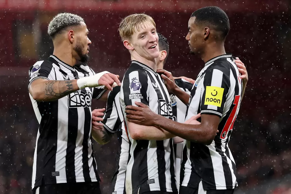 Ливърпул доминира тотално над Нюкасъл и подари голово шоу и победа на феновете си за Нова година