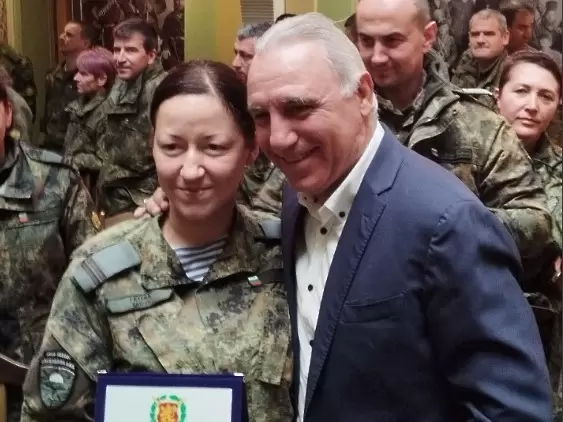 Христо Стоичков към най-добрата спортистка при военните: Какво те направи горда и щастлива? (ВИДЕО)