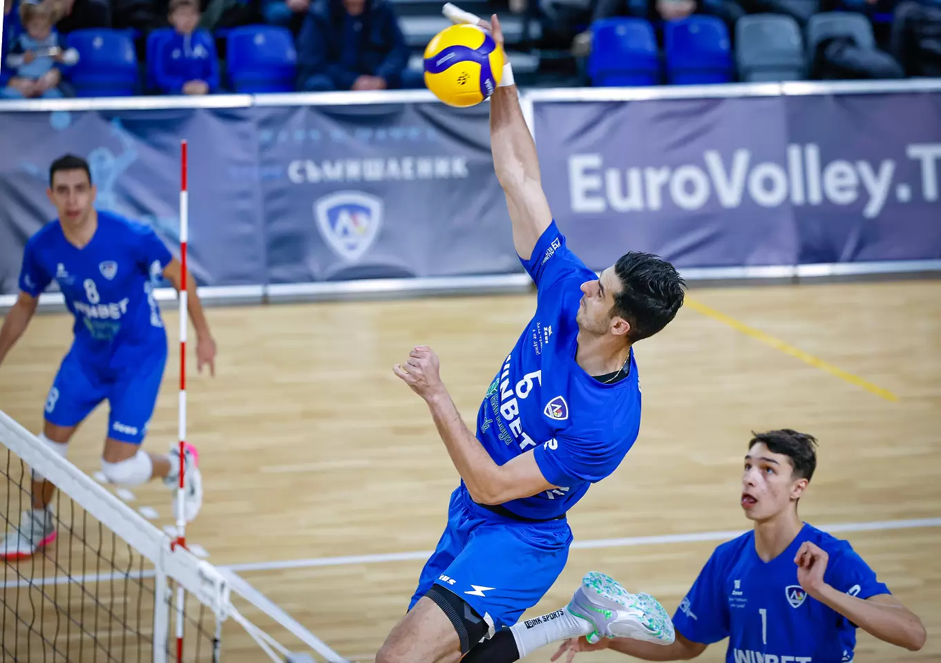 Левски загуби от Монца в първия четвъртфинал в турнира CEV Challenge Cup