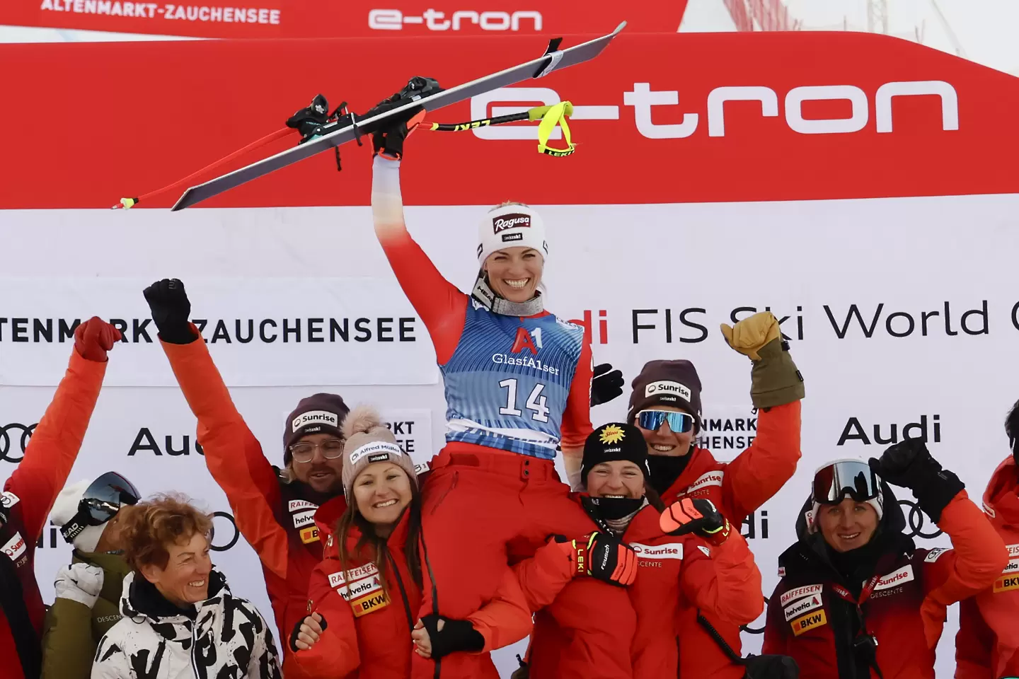 Лара Гут-Бехрами спечели супергигантския слалом в Алтенмаркт-Цаухензее