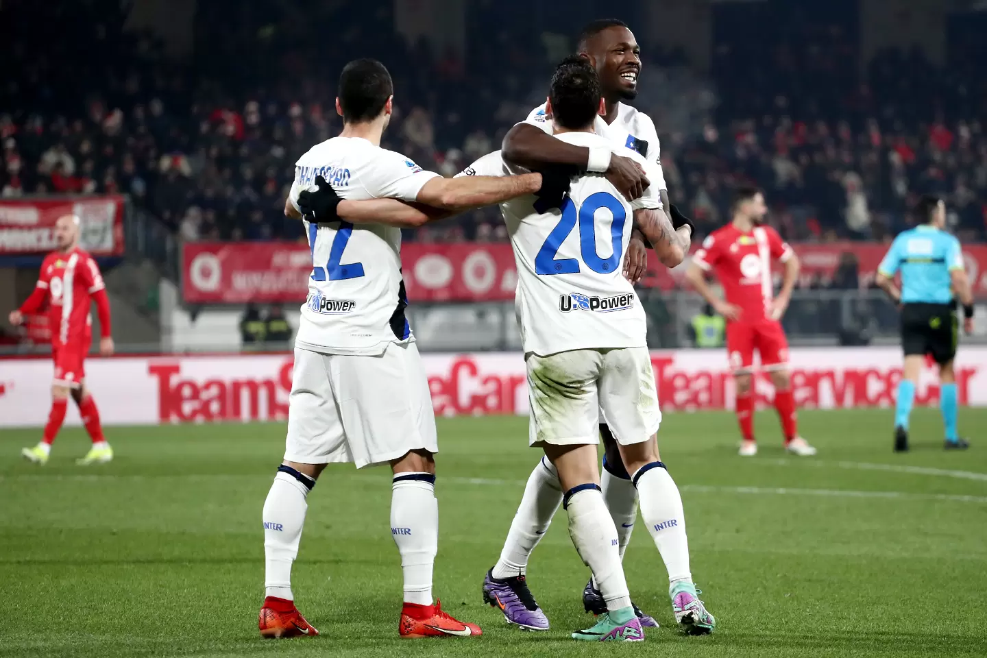 Интер не сбърка с Монца и продължава окупацията на върха (ВИДЕО)