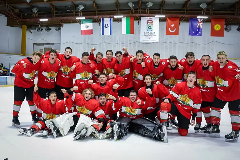 България победи трудно Турция в мач от младежкото Световно по хокей на лед