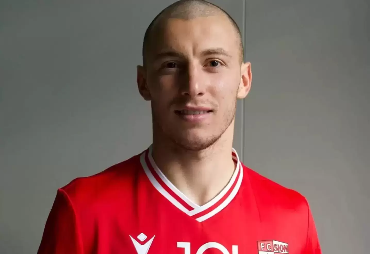 Георги Русев дебютира при категоричен успех на Сион