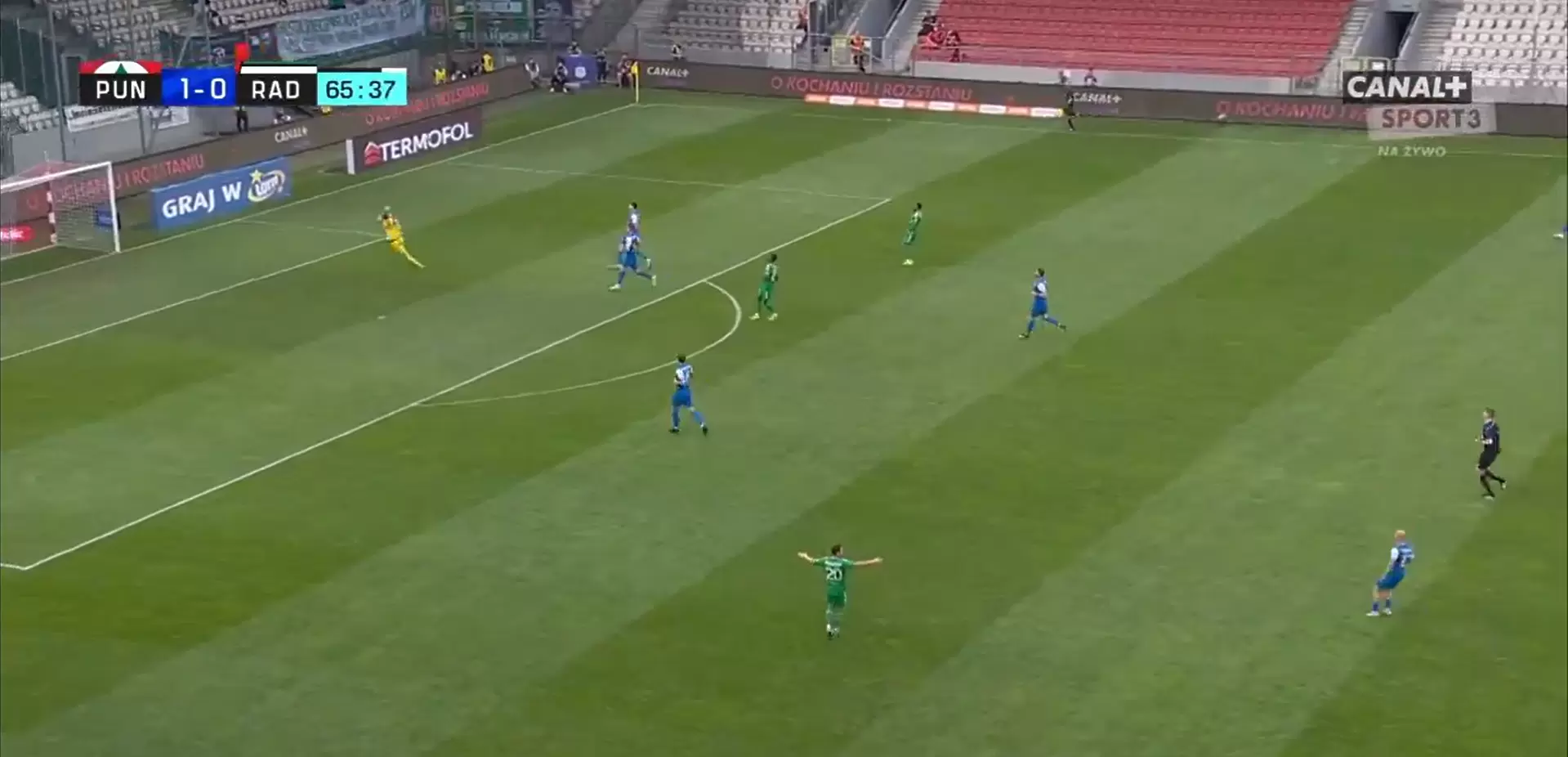 Футболен фен ще върви пеш 100 километра, защото вратар вкара гол