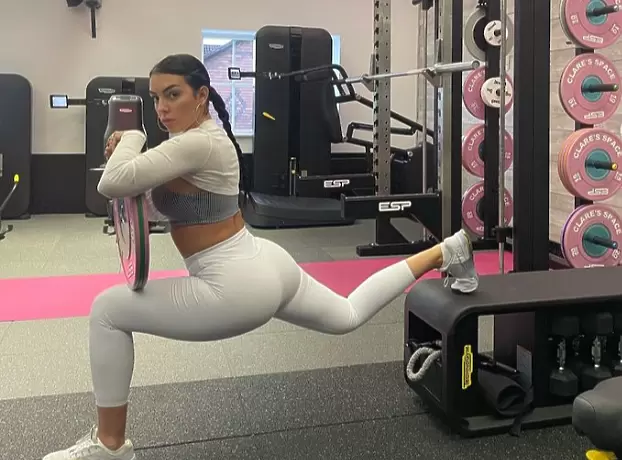 instagram.com/georginagio