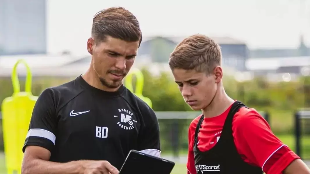 https://modern-football.de/
