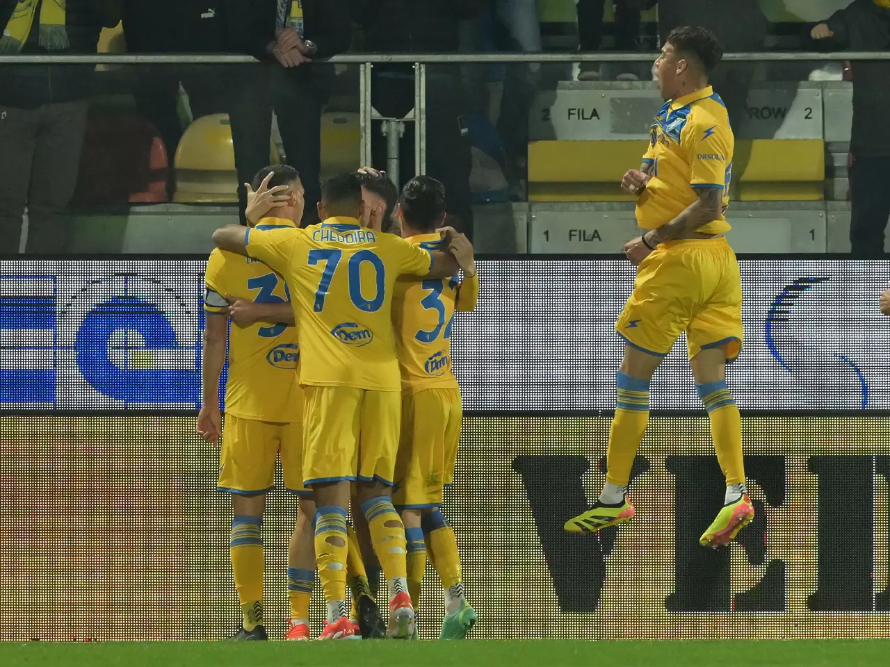 Радостта на играчите на Фрозиноне при победата срещу Салернитана / Getty Images