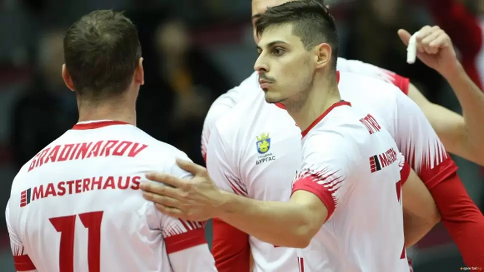 Добромир Димитров отново ще играе за Нефтохимик / www.facebook.com/neftochimic.volley