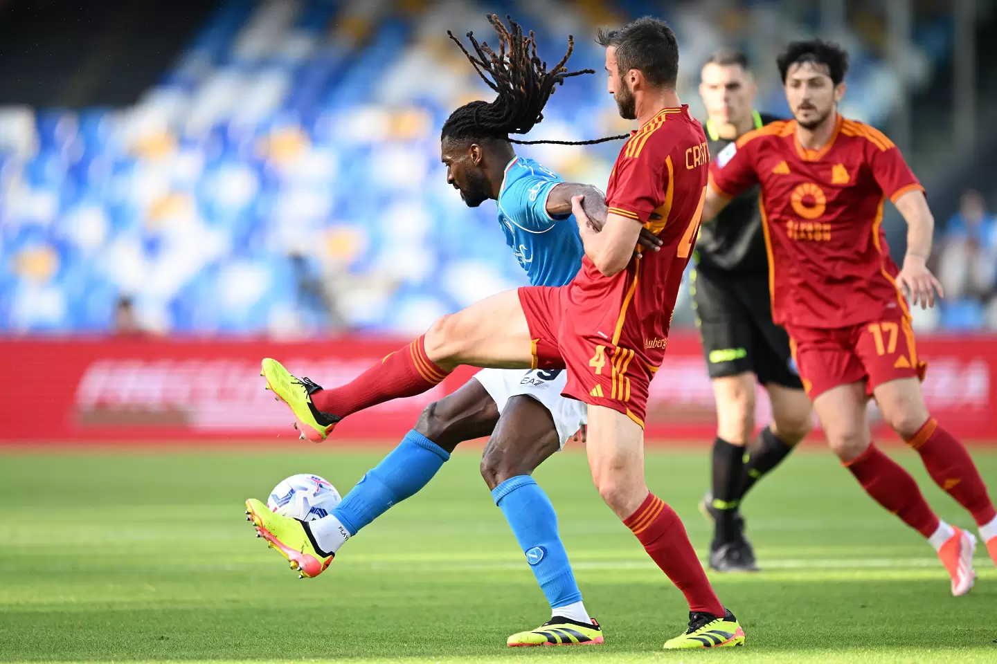 Здрава битка между Наполи и Рома / Getty Images