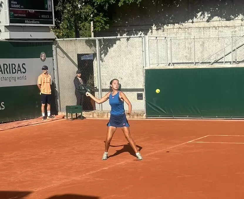 Росица Денчева по време на мач на клей / bgtennis.bg