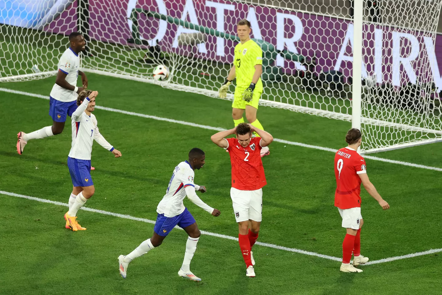 Максимилиан Вьобер си вкара автогол срещу Франция / Getty Images