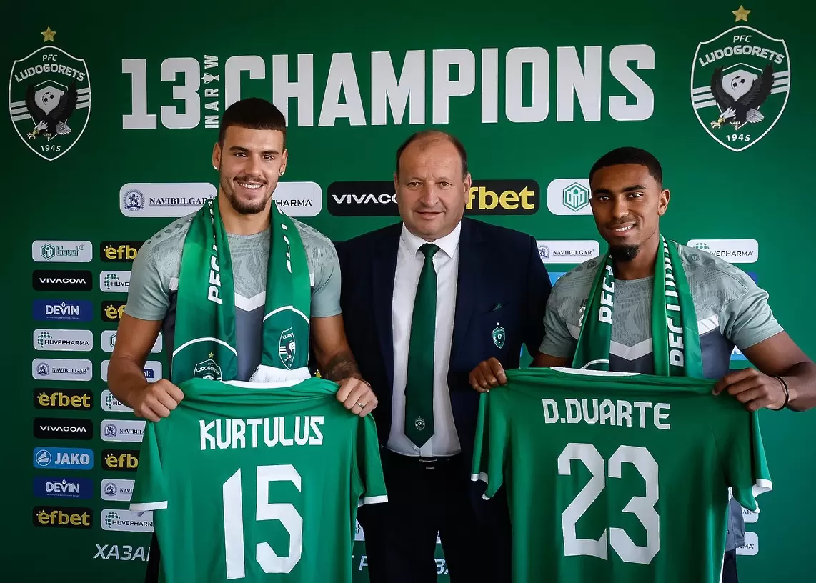 Дерой Дуарте и Едвин Куртулуш с Георги Караманджуков / ludogorets.com