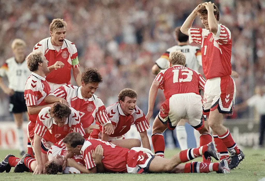 Дания празнува гол на финала на Евро 1992 срещу Германия / Getty Images 