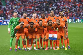 Проблеми с влаковете развалиха подготовката на Нидерландия за полуфинала с Англия