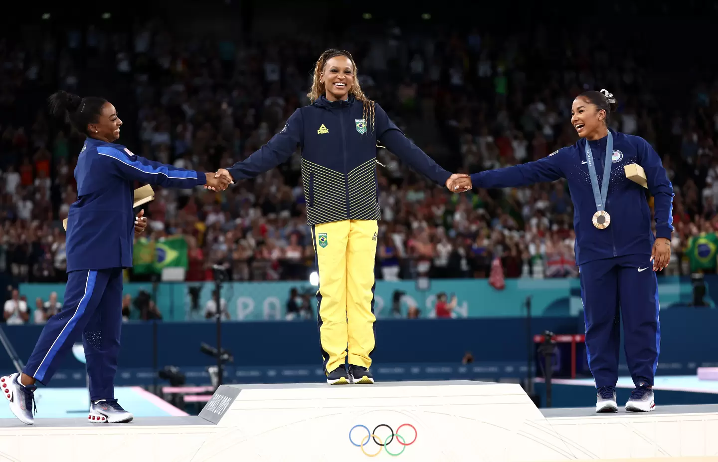 Симон Байлс, Ребека Андраде, Джордан Чайлс / Getty Images