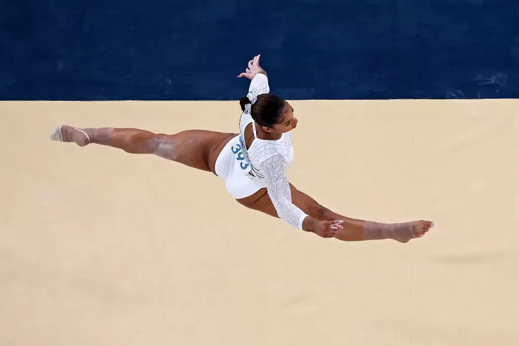 Джордан Чайлс по време на изпълнението си на земя/Getty Images