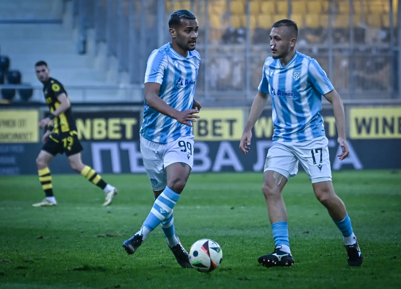 Уеслен Жуниор, Мартин Милушев, Ботев Пловдив - Черно море / startphoto.bg