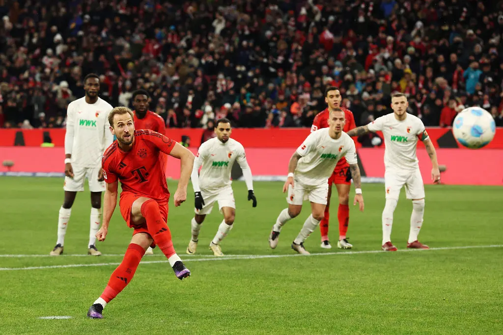 Хари Кейн вкарва от дузпа / Getty Images 