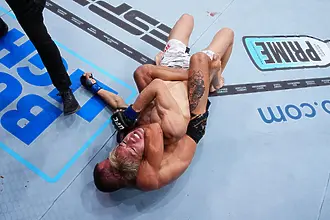 Пантожа удуши Асакура и вгорчи дебюта му в UFC 