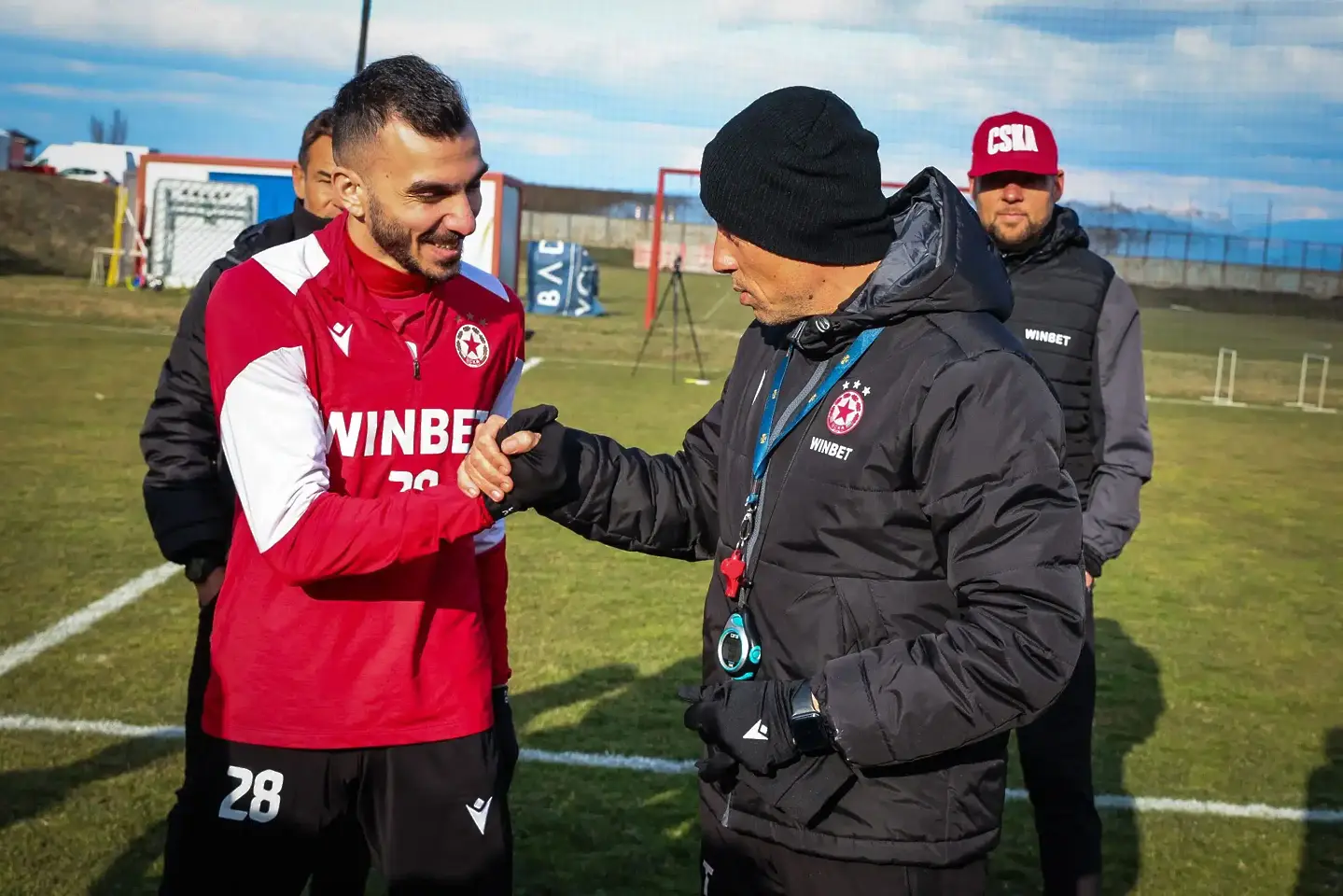 Александър Томаш поздравява Йоанис Питас / cska.bg 