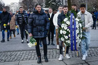 От Левски се преклониха пред паметта на Апостола на свободата (ВИДЕО)