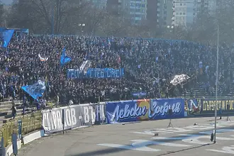 Феновете на Левски подкрепиха Георги Костадинов и съпругата му (ВИДЕО)