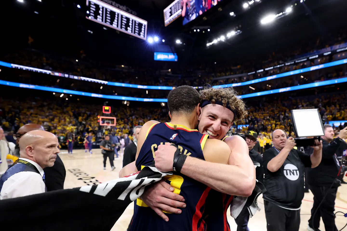 Стеф Къри и Брандън Поджемски / Getty Images