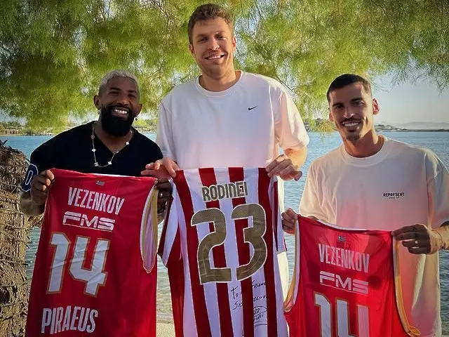 Александър Везенков с Родиней и Чикиньо / www.instagram.com/sashavezenkov/