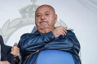 Словесна престрелка между Венци Стефанов и фенове на Славия (ВИДЕО)