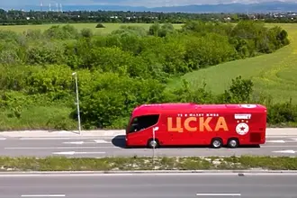 ЦСКА представи новия си автобус за домакинството си в Пазарджик (ВИДЕО)