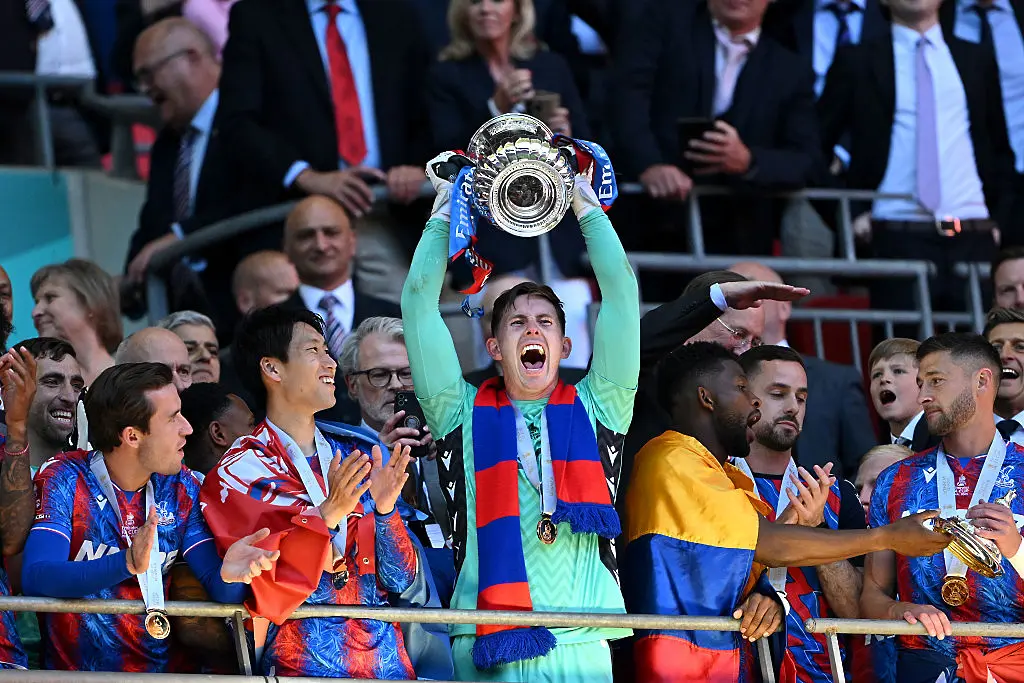 Дийн Хендерсън вдига ФА Къп / Getty Images 