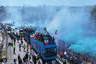 Над 150 000 фенове отпразнуваха титлата на Наполи (ВИДЕО+СНИМКИ)