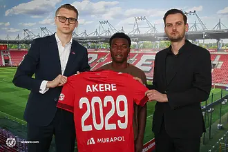 Официално: Акере подписа с Видзев