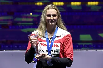 Тийнейджърка постави световен рекорд в плуването на 400 м свободен стил