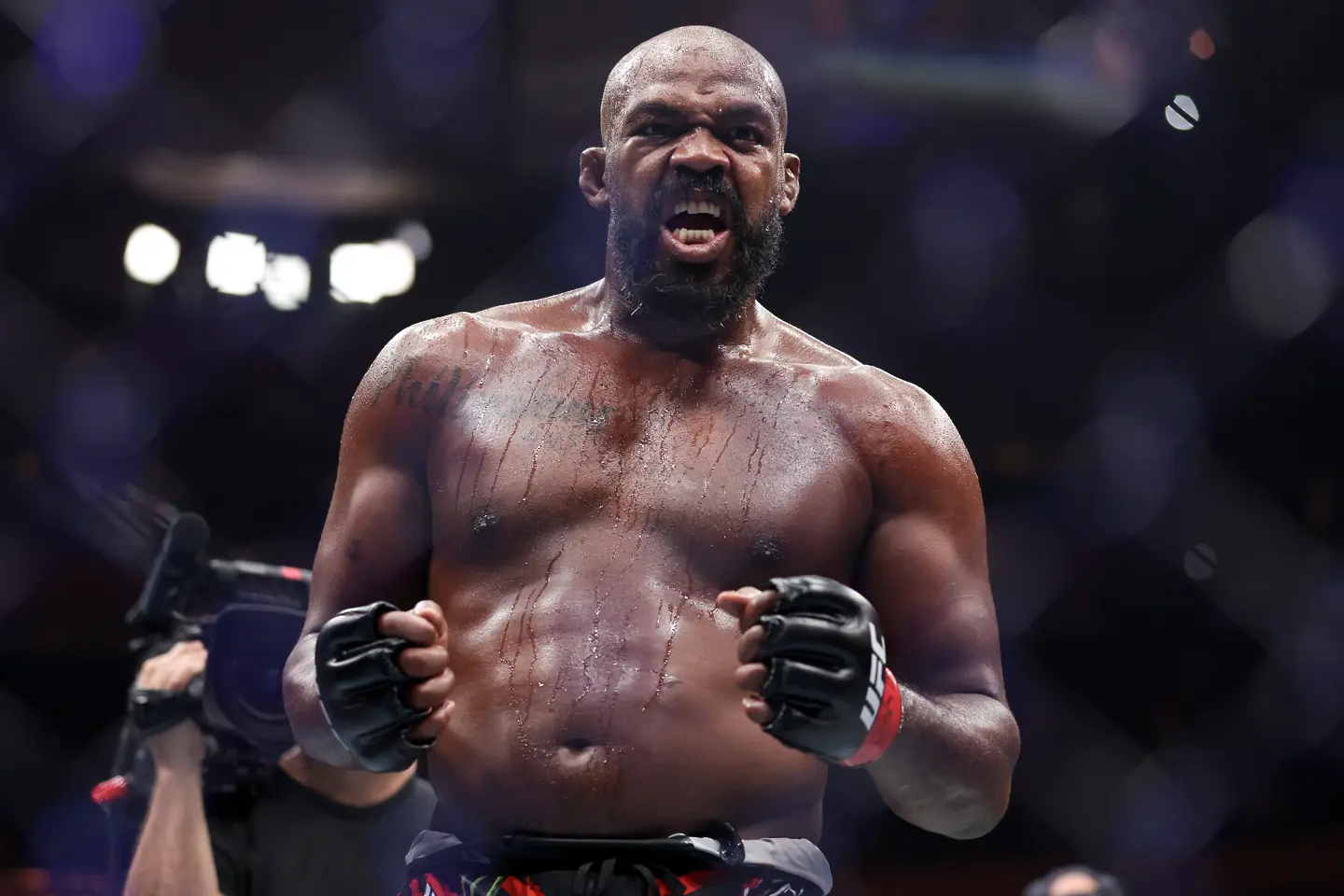 Легeндата Джон Джоунс каза край, Том Аспинал е безспорен шампион в UFC