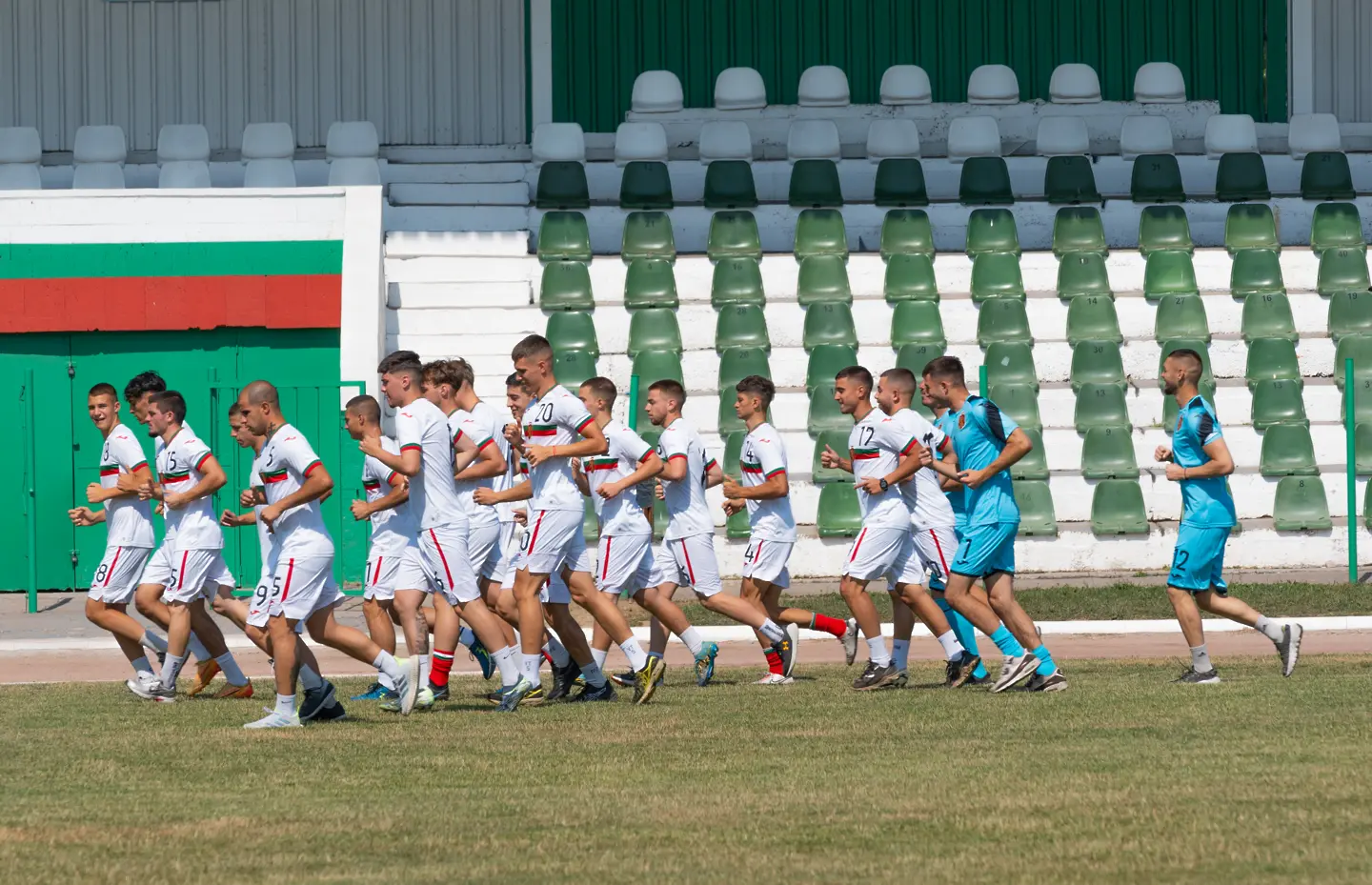 Отборът на футболистите без договор ще изиграе две контроли