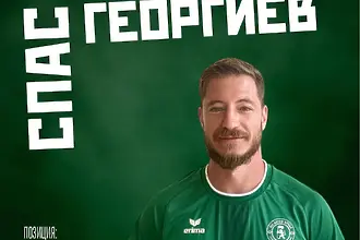Опитен футболист остава в Ботев Враца